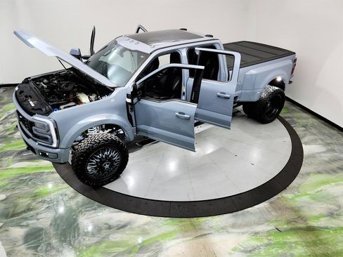 Used 2024 Ford F450 Platinum w/ FX4 Off-Road Package AWD/4WD image 38