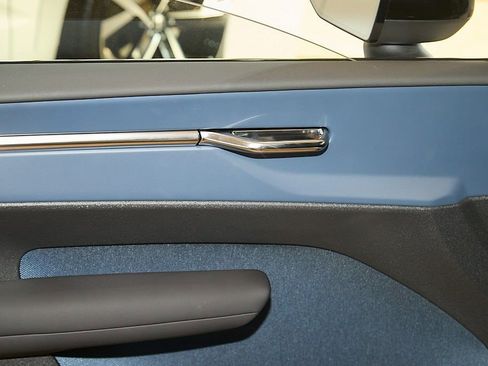 New 2026 Volvo EX30 Plus w/ Climate Package image 8