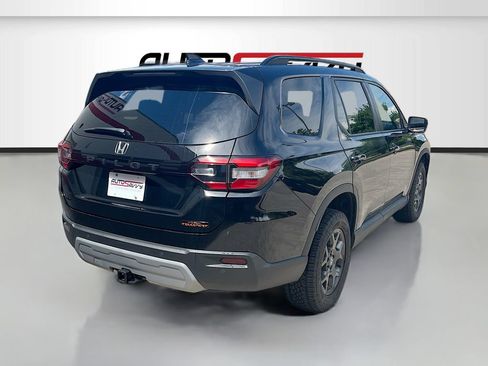 Used 2025 Honda Pilot TrailSport image 7