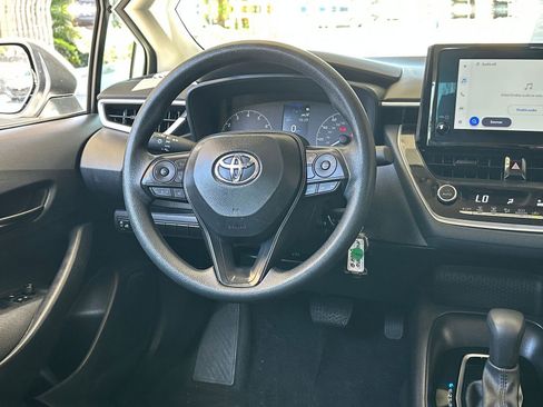Used 2025 Toyota Corolla LE image 32