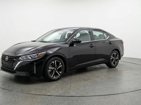 Used 2025 Nissan Sentra SV image 3