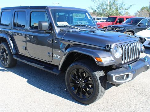 Used 2023 Jeep Wrangler Unlimited Sahara image 3