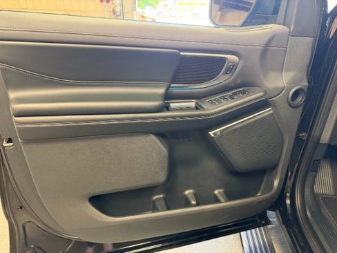 Used 2025 Ford Expedition Platinum w/ Stealth Appearance Package AWD/4WD image 10