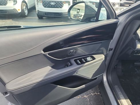 New 2025 Lincoln Nautilus Premier w/ Jet Appearance Package image 11