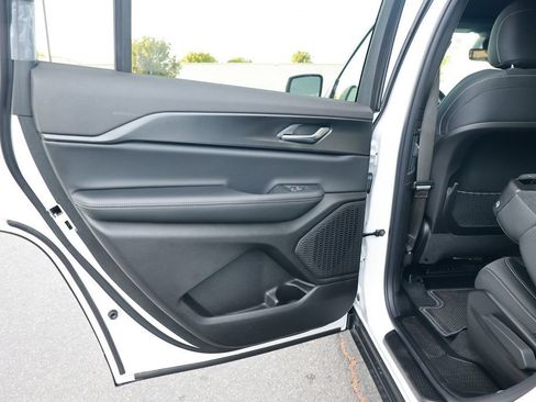 New 2026 Jeep Grand Cherokee L Laredo AWD/4WD image 32