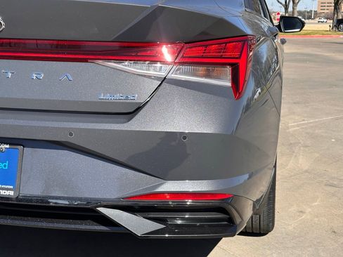 Used 2023 Hyundai Elantra Limited image 13