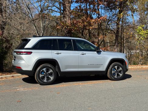 Used 2022 Jeep Grand Cherokee Limited 4xe image 13