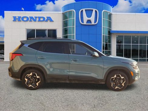 Used 2026 Kia Seltos EX FWD image 2