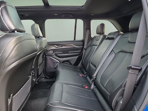 Used 2022 Jeep Grand Cherokee Overland image 10