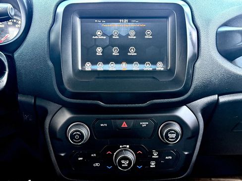 Used 2018 Jeep Renegade Latitude image 23