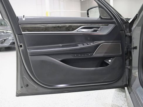 Used 2022 BMW 750i xDrive w/ Executive Package image 39