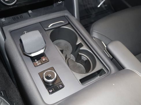 Used 2023 Land Rover Discovery Metropolitan Edition image 31