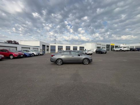 Used 2025 Nissan Versa SV FWD image 15