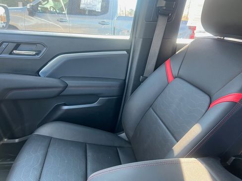 Used 2024 Chevrolet Colorado Z71 w/ Z71 Convenience Package 2 image 10