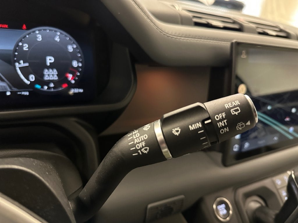 Used 2025 Land Rover Defender 130 X-Dynamic SE AWD/4WD image 23