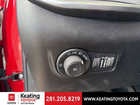 Used 2025 Jeep Compass Limited image 14