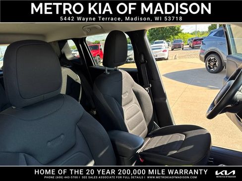 Used 2017 Jeep Renegade Altitude AWD/4WD image 39