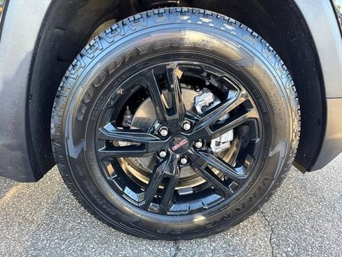 Used 2024 GMC Terrain AT4 AWD/4WD image 32