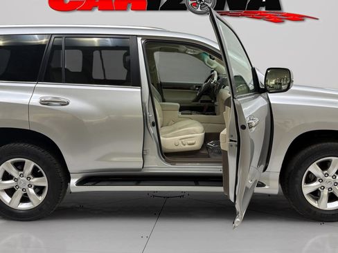 Used 2011 Lexus GX 460 w/ Comfort Plus Pkg image 16