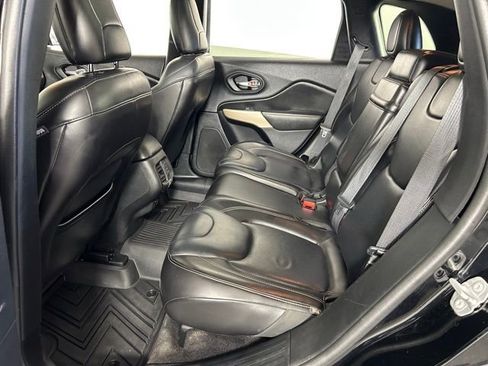 Used 2018 Jeep Cherokee Limited image 13