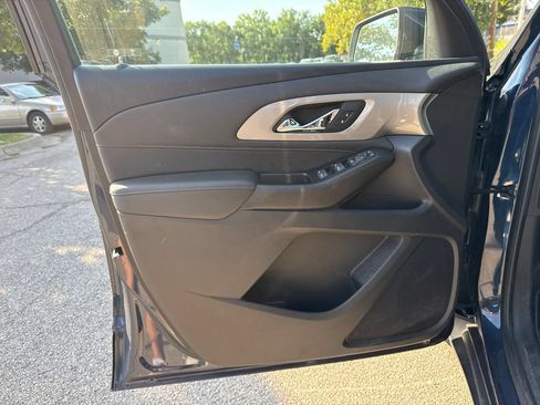 Used 2023 Chevrolet Traverse LT w/ LPO, Floor Liner Package FWD image 10