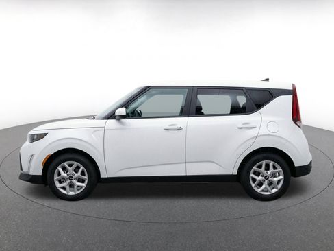 Used 2025 Kia Soul LX w/ LX Technology Package FWD image 4