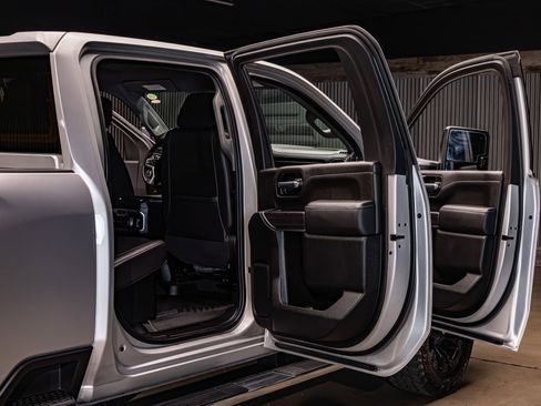 Used 2020 Chevrolet Silverado 2500 LTZ w/ LTZ Premium Package image 29