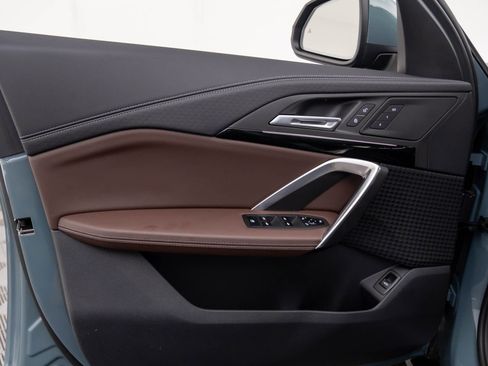 Certified 2025 BMW X2 xDrive28i image 13