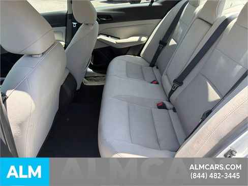 Used 2025 Nissan Altima 2.5 SV FWD image 23