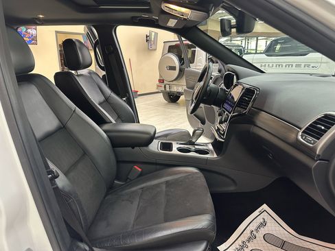 Used 2019 Jeep Grand Cherokee Altitude image 45