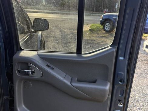 Used 2019 Nissan Frontier PRO-4X image 18