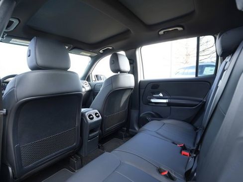 Used 2025 Mercedes-Benz GLB 250 4MATIC image 45