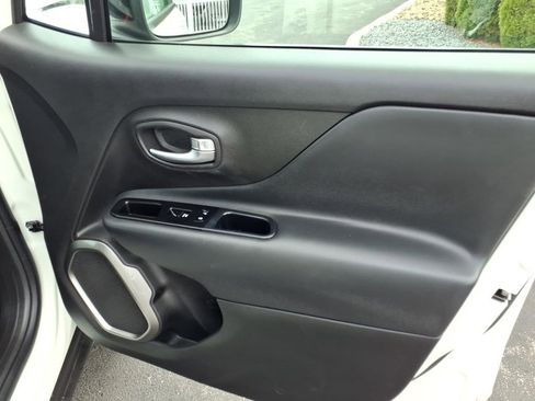 Used 2022 Jeep Renegade Limited AWD/4WD image 27