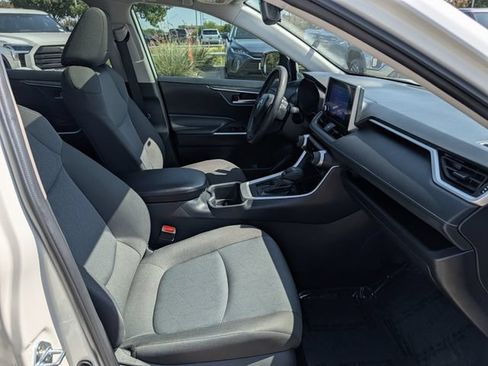 Certified 2025 Toyota RAV4 XLE w/ Convenience Package FWD image 31