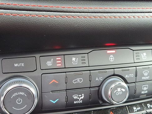 Certified 2023 Dodge Durango GT image 19