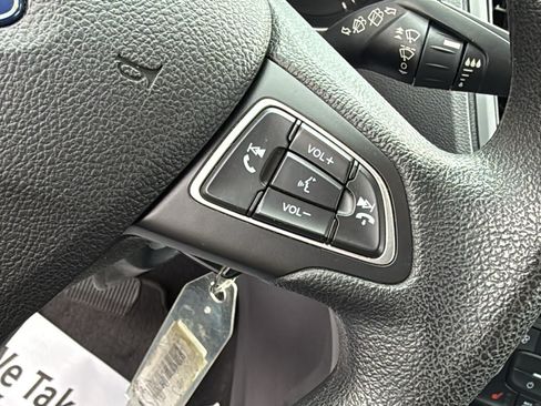 Used 2018 Ford Escape SE FWD image 11