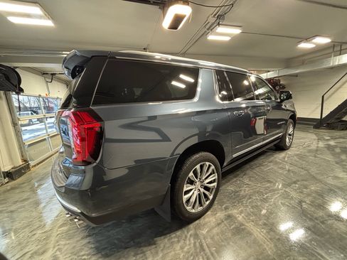 Used 2021 GMC Yukon XL Denali w/ Denali Premium Package image 11