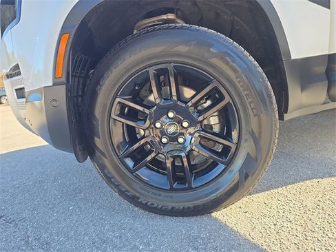 Used 2025 Land Rover Defender 110 S image 28