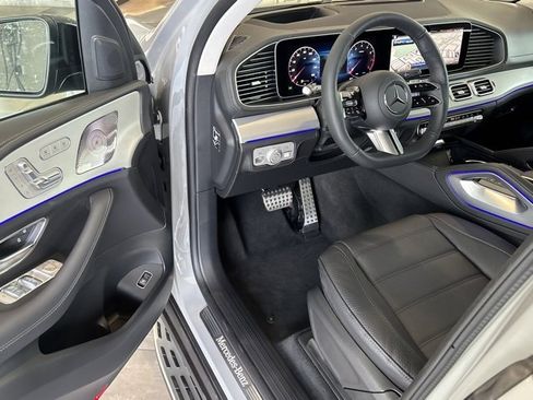 New 2025 Mercedes-Benz GLS 580 4MATIC image 17