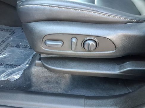 Used 2023 Chevrolet Traverse LT image 15