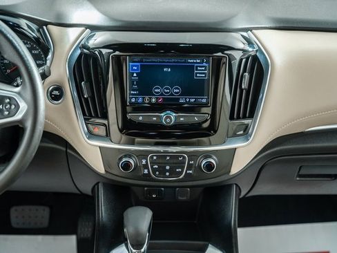 Used 2023 Chevrolet Traverse LS image 20
