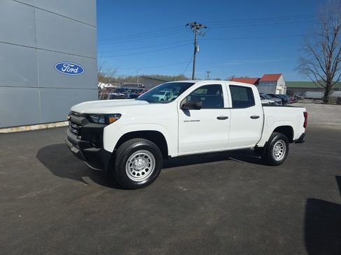 Used 2023 Chevrolet Colorado W/T image 2