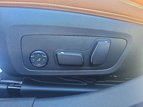 Used 2025 BMW 330i Sedan w/ M Sport Package image 15