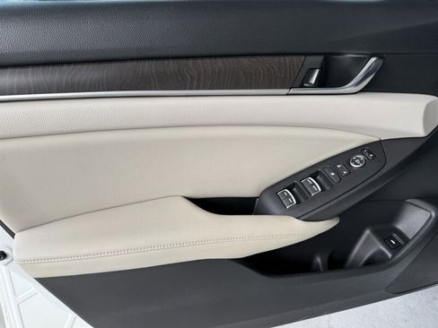 Used 2018 Honda Accord EX image 24