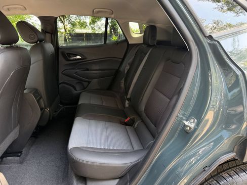 Used 2025 Chevrolet Trax LT FWD image 35