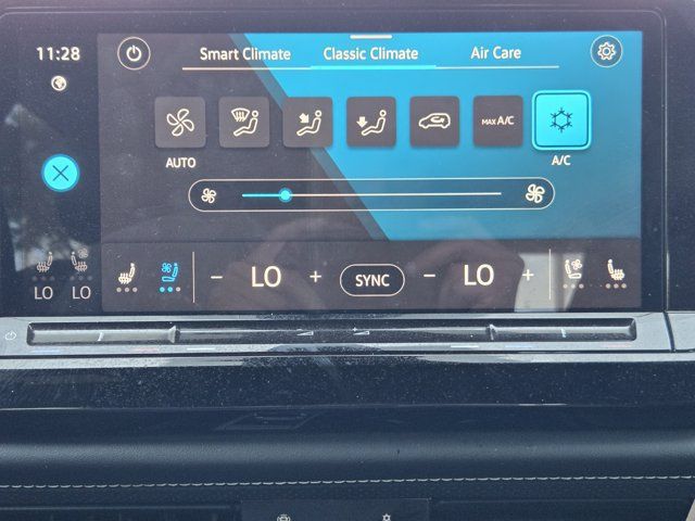 Used 2024 Volkswagen Atlas Cross Sport SE FWD image 18