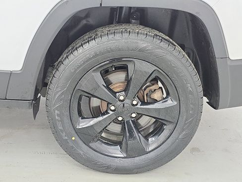 Used 2021 Jeep Cherokee Latitude Plus image 31