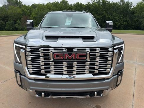 Used 2024 GMC Sierra 2500 Denali w/ Technology Package AWD/4WD image 8