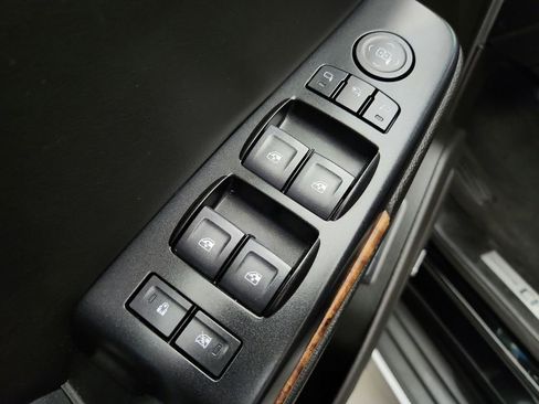 Used 2019 Chevrolet Suburban Premier image 30