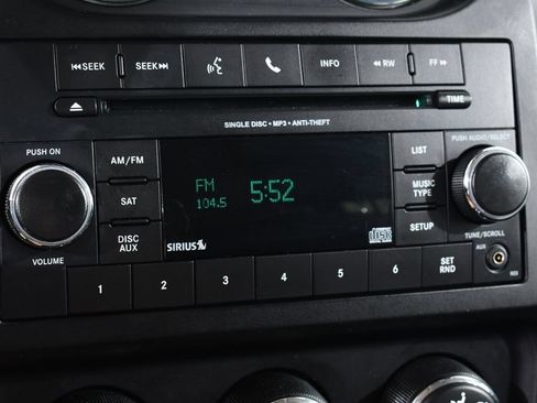 Used 2017 Jeep Patriot Latitude FWD image 28